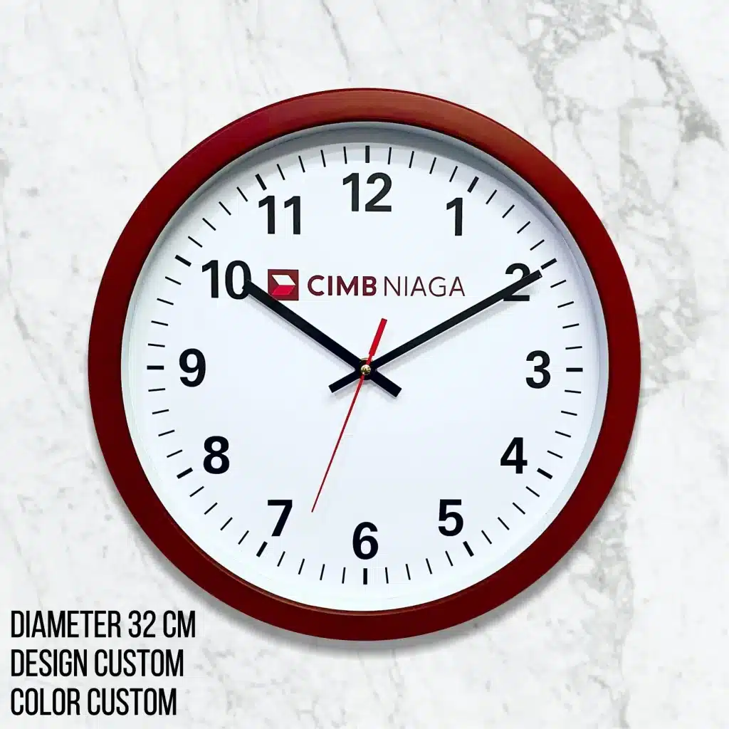 Jam dinding CIMB NIAGA 32 cm dengan bingkai cokelat kayu, desain custom dan warna custom.
