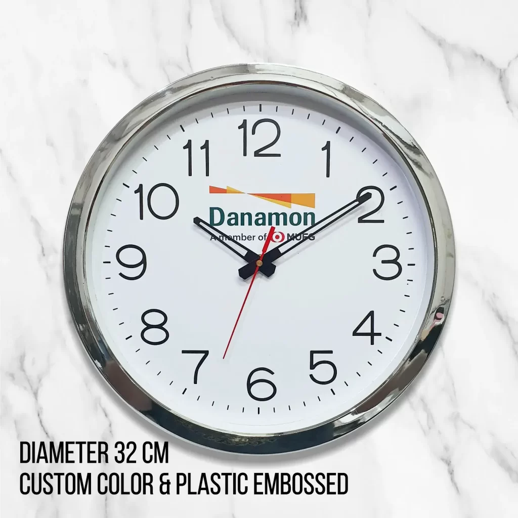 Jam dinding bank Danamon 32 cm dengan lis top chrome dan angka timbul, desain eksklusif untuk branding.
