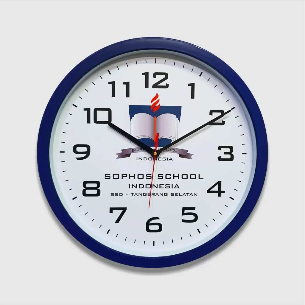 Jam dinding custom logo 36cm dengan desain eksklusif Sophos School Indonesia, diproduksi oleh https://pabrikjam.com.