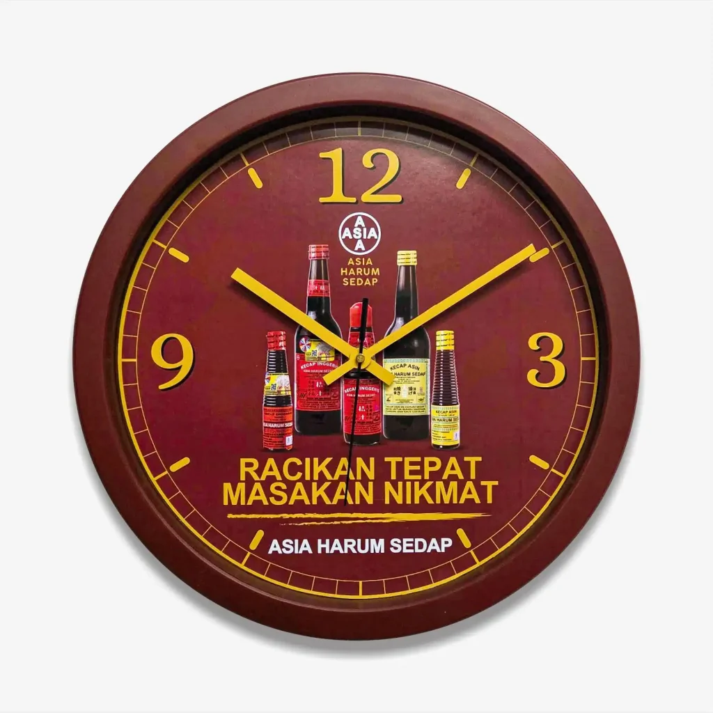 Hasil cetak UV jam dinding custom 32cm Asia Harum Sedap yang tajam dan tahan lama.